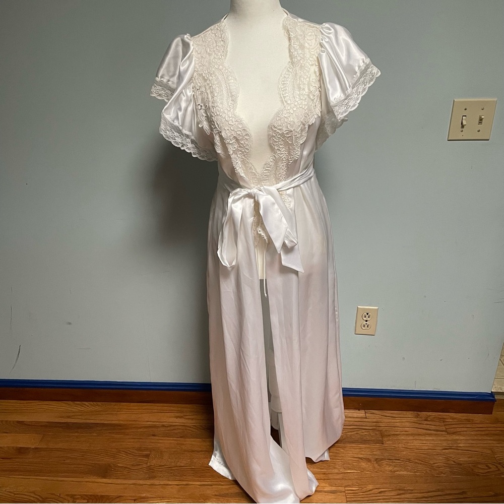 Satin Lace-Trim Robe in Ivory - Women's Intimates